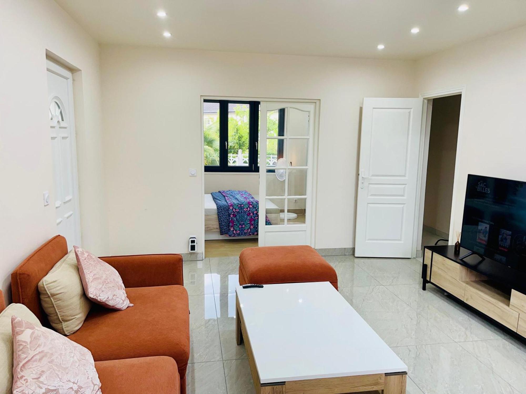Stylish, Calm And Green Home Stay Saint-Fargeau-Ponthierry Eksteriør billede